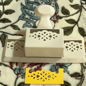 Large EK Success Martha Stewart Crafts DAISY LACE Heart Edge Punch